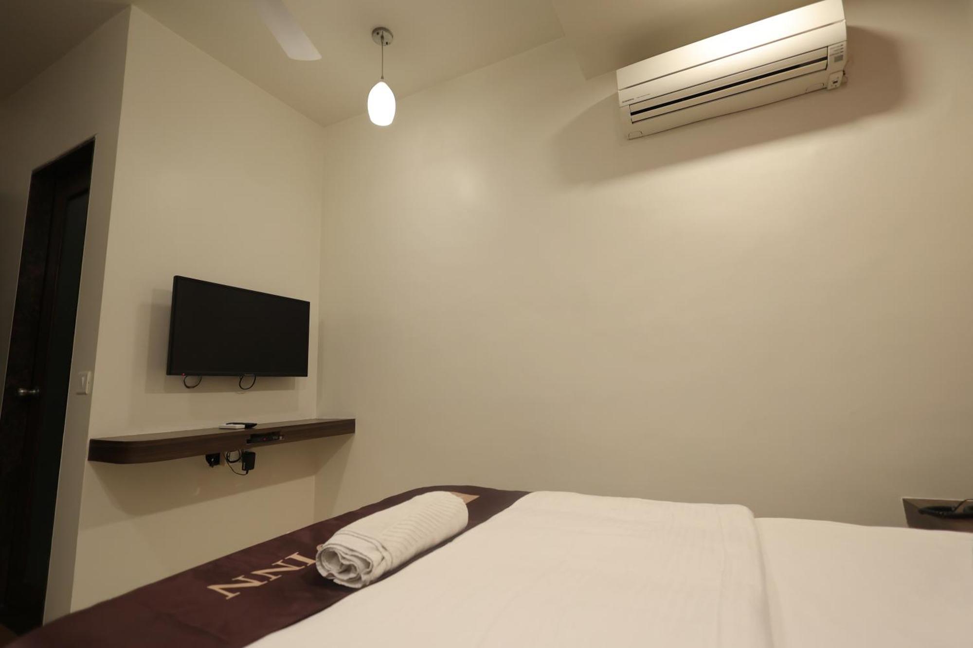 Hotel Vetro Inn Surat Exterior photo