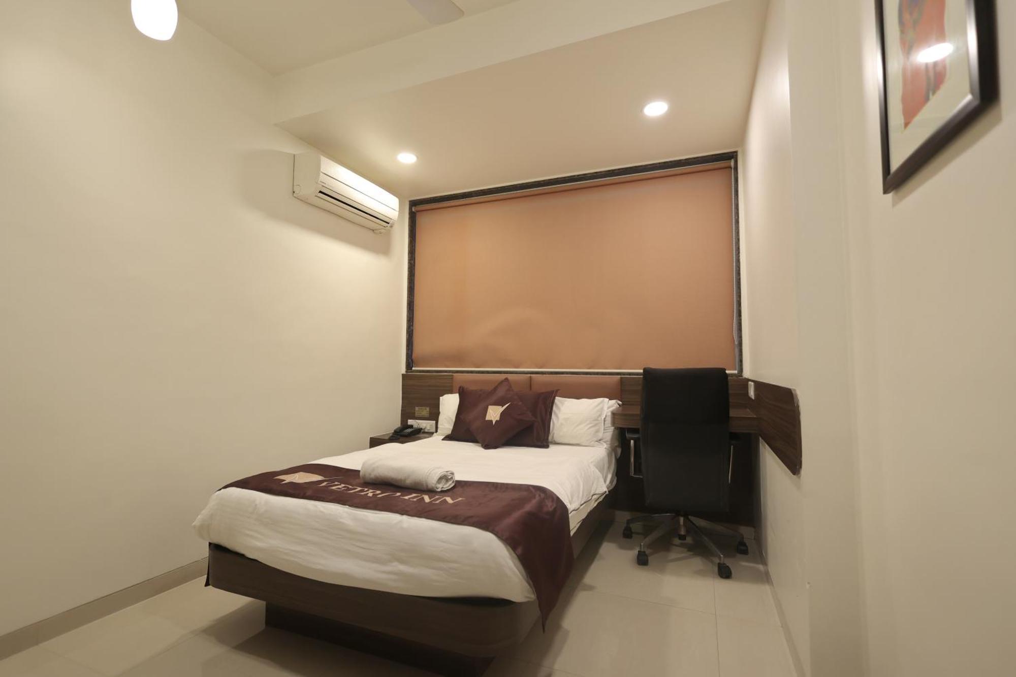 Hotel Vetro Inn Surat Exterior photo