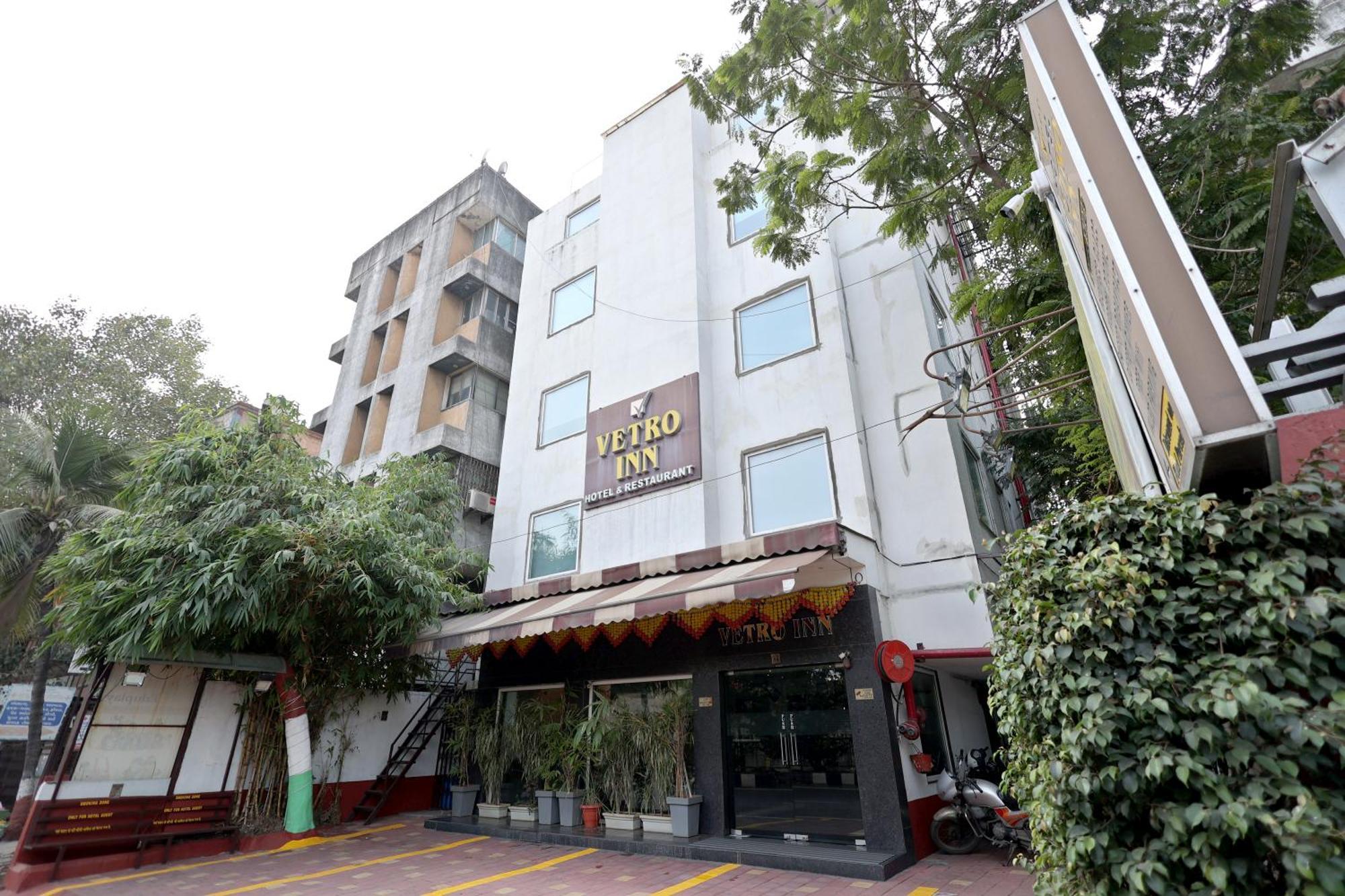 Hotel Vetro Inn Surat Exterior photo